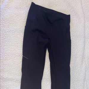 Lululemon athletic leggings with pockets cropped